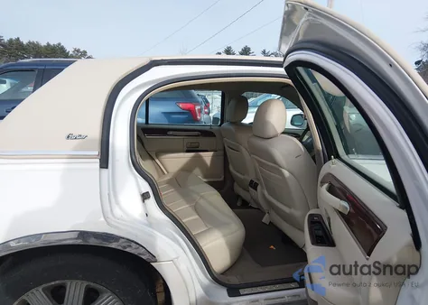 2003 Lincoln Town Car Cartier из США, поврежденный, VIN 1LNHM83W53Y619801